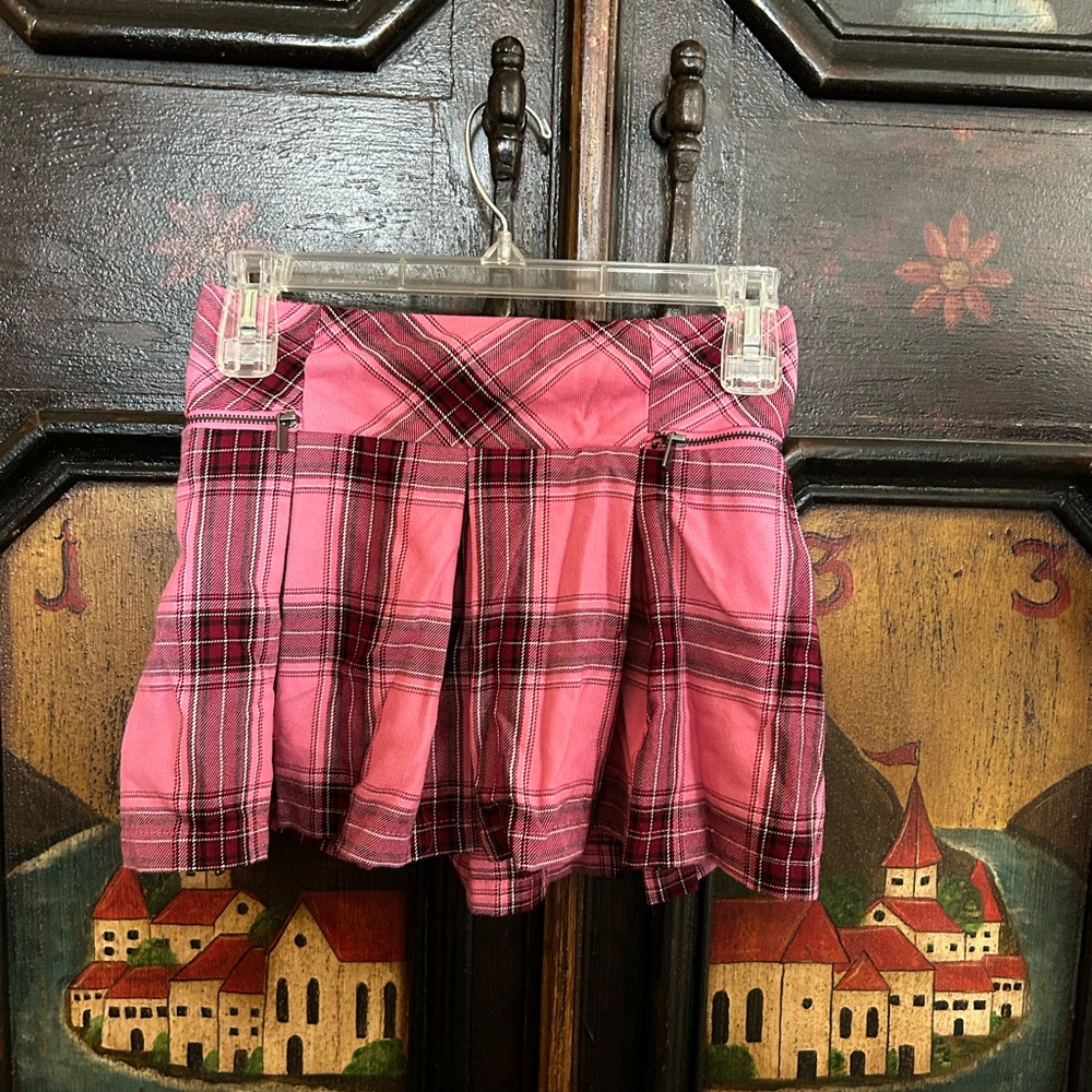 Girl’s pleated skort with front zip pockets
